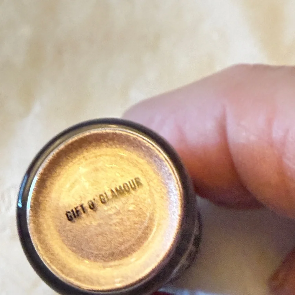 MAC Cosmetics Pigment in Gift of Glam